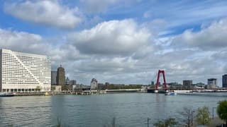 Nog veel bewolking maar inmiddels wel met  zon er bij 