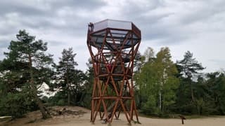Zandloper met toenemende bewolking en wind 