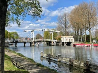 Een zonnige en bewolkte dag