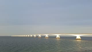 De Zeelandbrug in het avondzonnetje