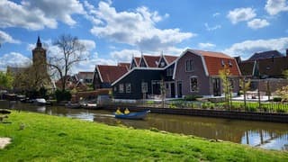 Zon en mooie wolkenlucht
