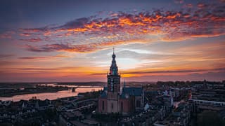 Prachtige zonsopkomst bij de Stevenskerk