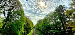 Wolkendek met gaten voor de zon