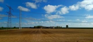 Wolken met veel zon 