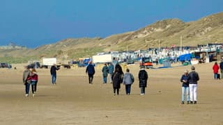 Ondertussen langs het strand 
