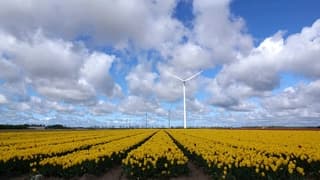 Wolken zon en een stevige wind