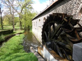 Bij de Gitstappermolen. Zonnig.