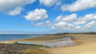 Vriendelijk weer met zon en stapelwolken