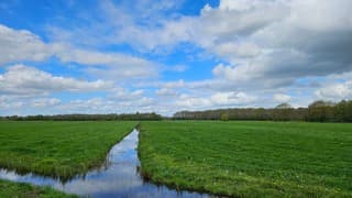 Hollandse luchten met zon