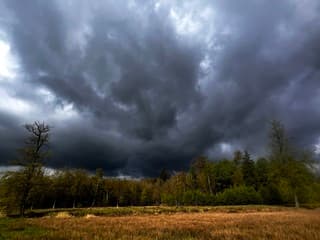 Donkere wolken