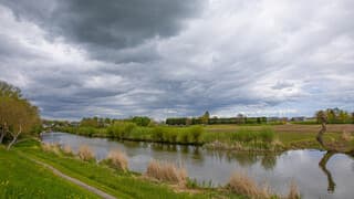 Steeds meer bewolking in Geldermalsen rond het middaguur 