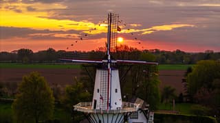 Zonsopgang bij de molen in Enspijk 