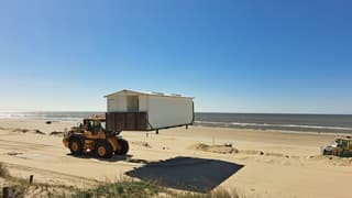 Vervoeren van de strandhuisjes 