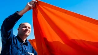 STRAK BLAUWELUCHT AAN ZEE