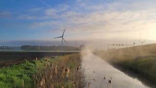 Langzaam ontwaakt de zon 