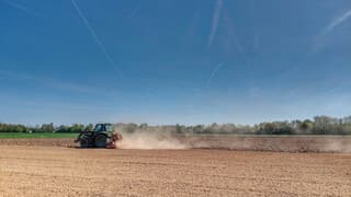 Droogte in de landbouw en vliegtuigstrepen