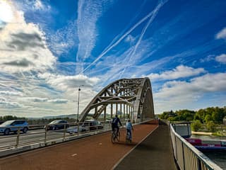 Lente op de Waalbrug 