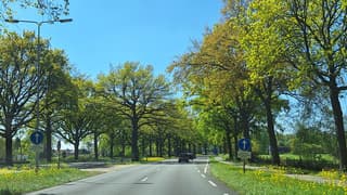 verder naar het zuiden ook strak blauw