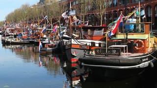 Sleepboten in de late middagzon