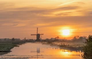 Zonsopkomst met nevel