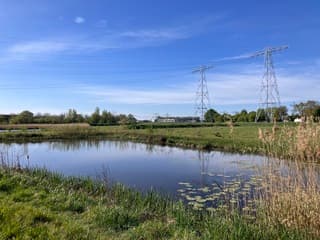 Blauwe lucht en wolkjes 