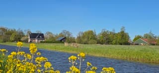 Blauwe lucht en zon boven de provincie Groningen 