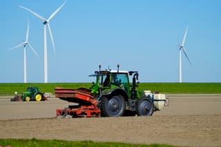 Druk bezig op het land
