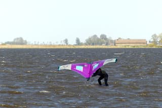 Harde wind grijze lucht