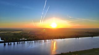 Zonopkomst boven het Noordzeekanaal 