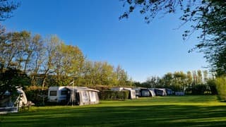 Wolkenloos boven de camping!