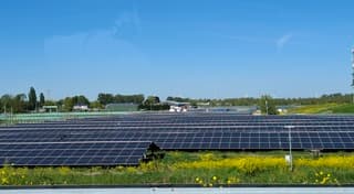 Zonnepanelen werken goed vandaag langs de A9 