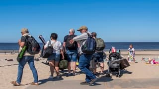 DRUKKE MOOIE STRANDDAG