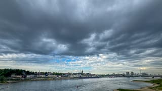 Flinke wolken velden boven Nijmegen
