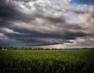 Leftmover supercell (met bliksem)