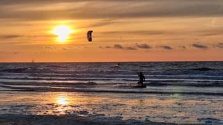 zonsondergang aan Zee