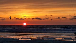 zon net boven horizon