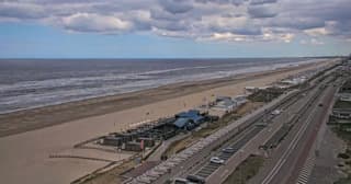 Bewolkte dag aan zee 