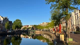 Zonnig en blauw