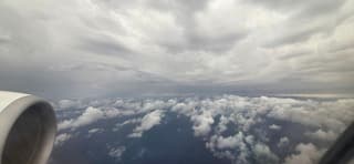 Donkere luchten boven Balearen 