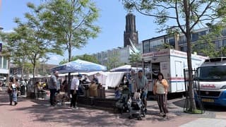 Marktdag, op de achtergrond de Martinuskerk