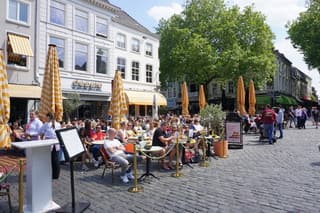Drukte op de terrassen 