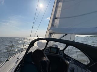 Flinke wind, blauwe lucht en zonnig