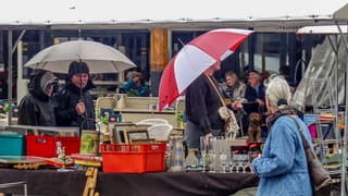 Onder de paraplu voor af en toe bui