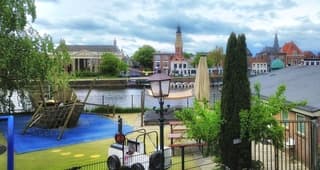 Doorkijkje in Haarlem langs het Spaarne 