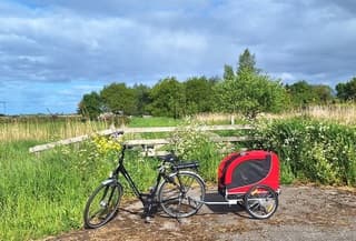 Heerlijk weer om te fietsen met de hond