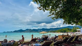 Mooi zonnig op Chaweng strand, Ko Samui (Thailand)