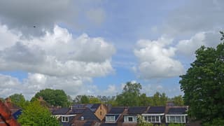 Zon en wolken.