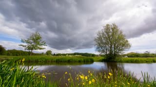 Opgefrist na buien, grote Wolk verdwijnt