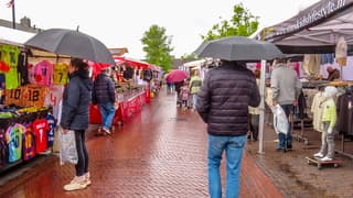 Nat en regenachtig braderieweer