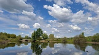 Zonnig met wolken 